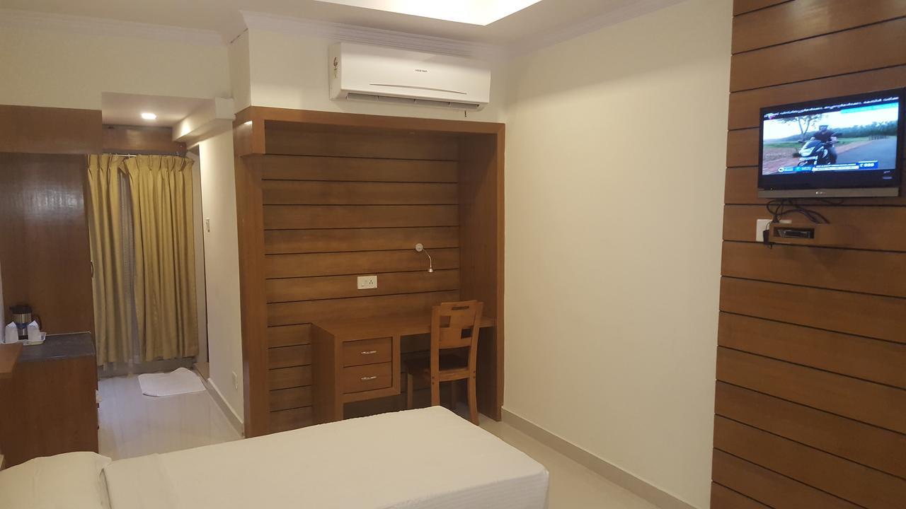 Sree Gokulam Residency Hotel Thrissur Bagian luar foto