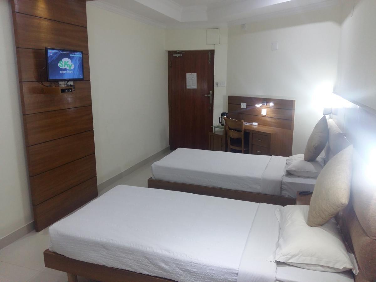 Sree Gokulam Residency Hotel Thrissur Bagian luar foto