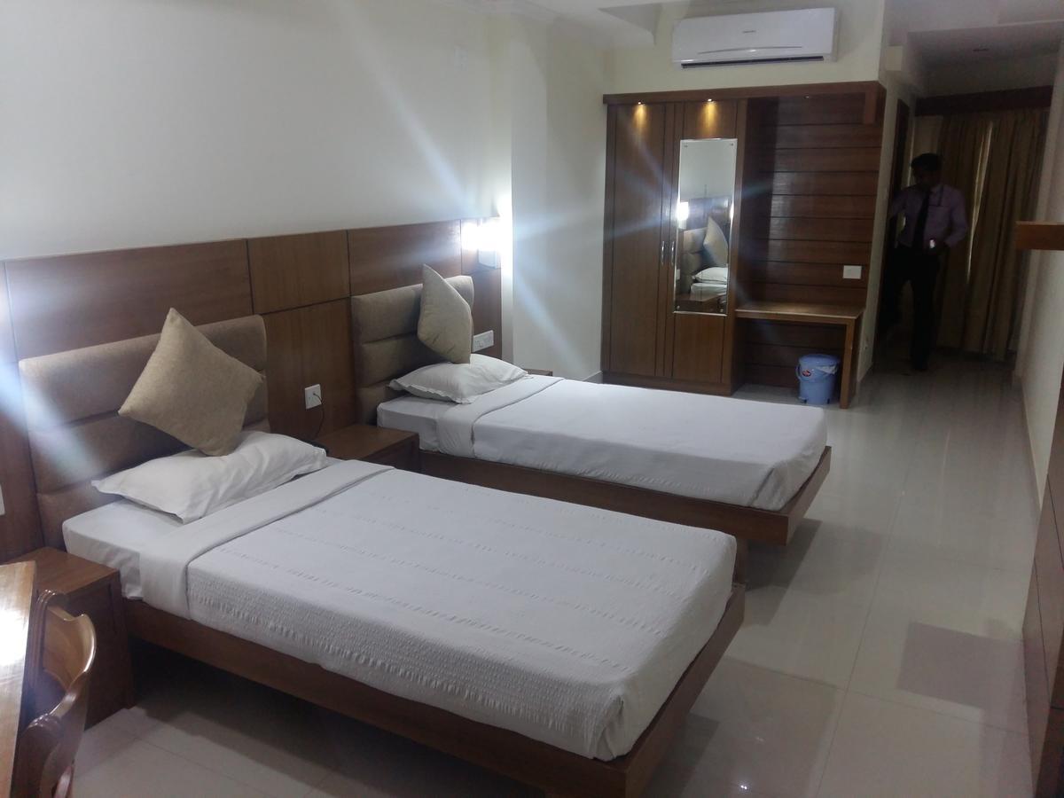 Sree Gokulam Residency Hotel Thrissur Bagian luar foto