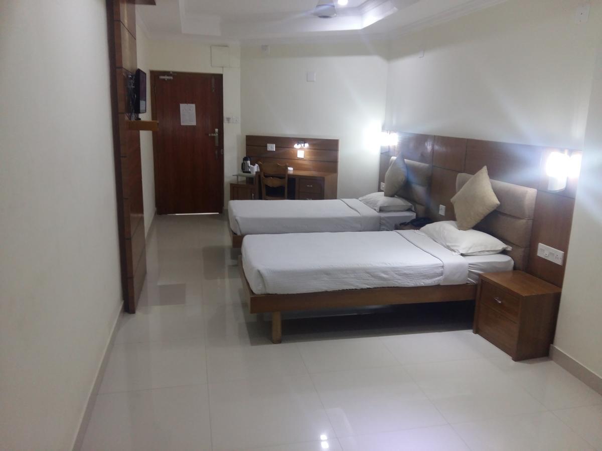 Sree Gokulam Residency Hotel Thrissur Bagian luar foto
