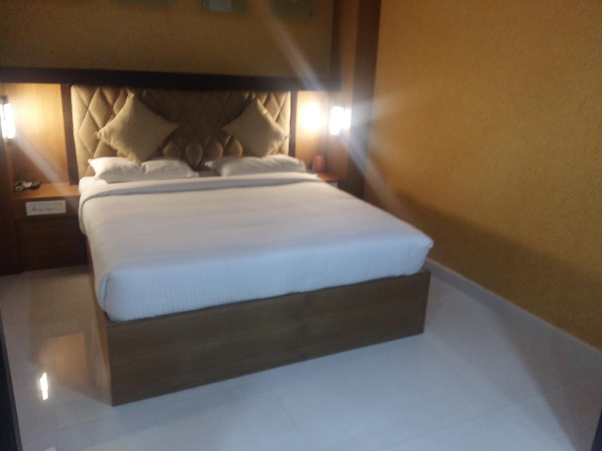 Sree Gokulam Residency Hotel Thrissur Bagian luar foto