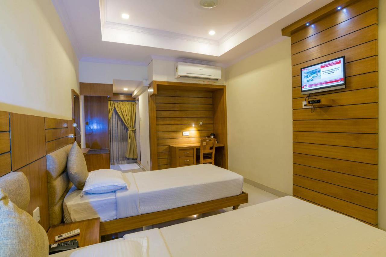 Sree Gokulam Residency Hotel Thrissur Bagian luar foto