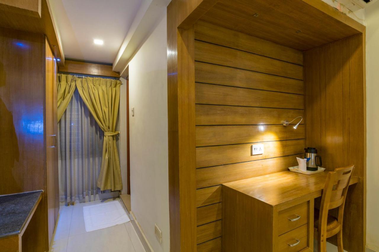 Sree Gokulam Residency Hotel Thrissur Bagian luar foto